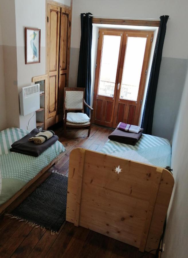 File Dans Ta Chambre ! Le Monastier sur Gazeille Habitación foto