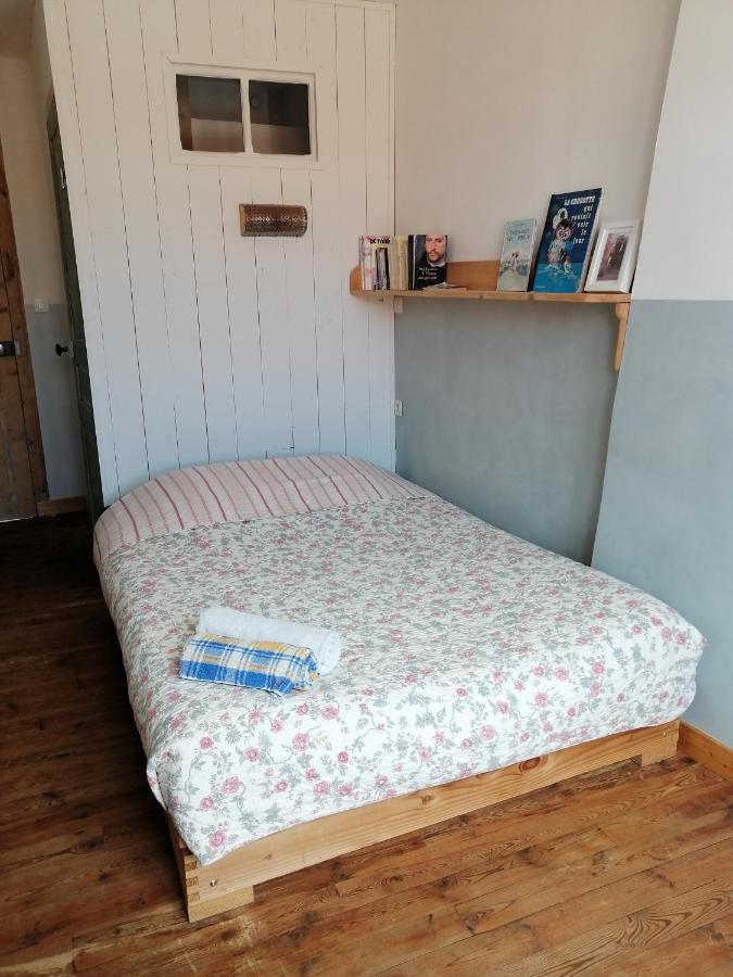 File Dans Ta Chambre ! Le Monastier sur Gazeille Habitación foto