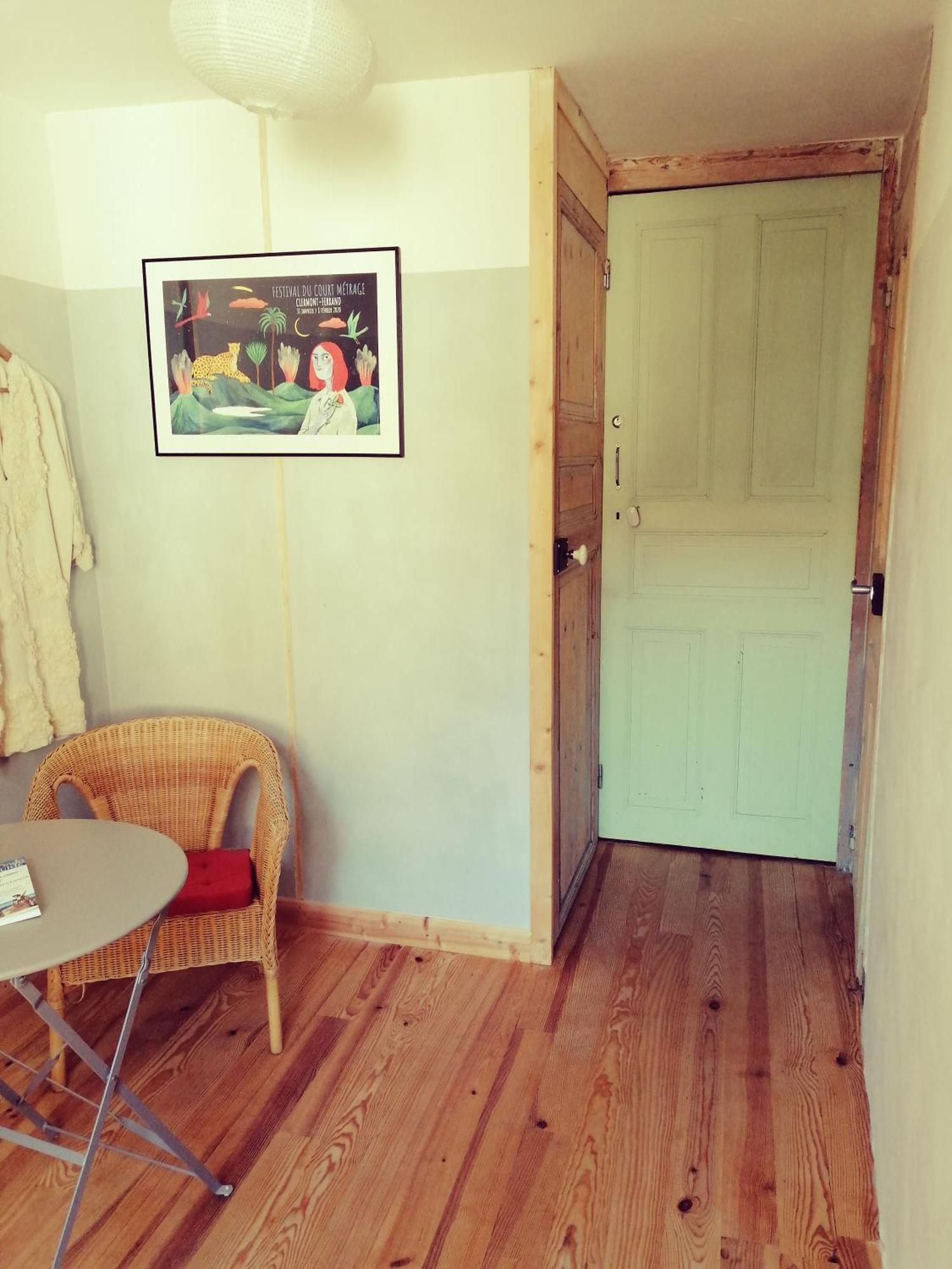 File Dans Ta Chambre ! Le Monastier sur Gazeille Habitación foto
